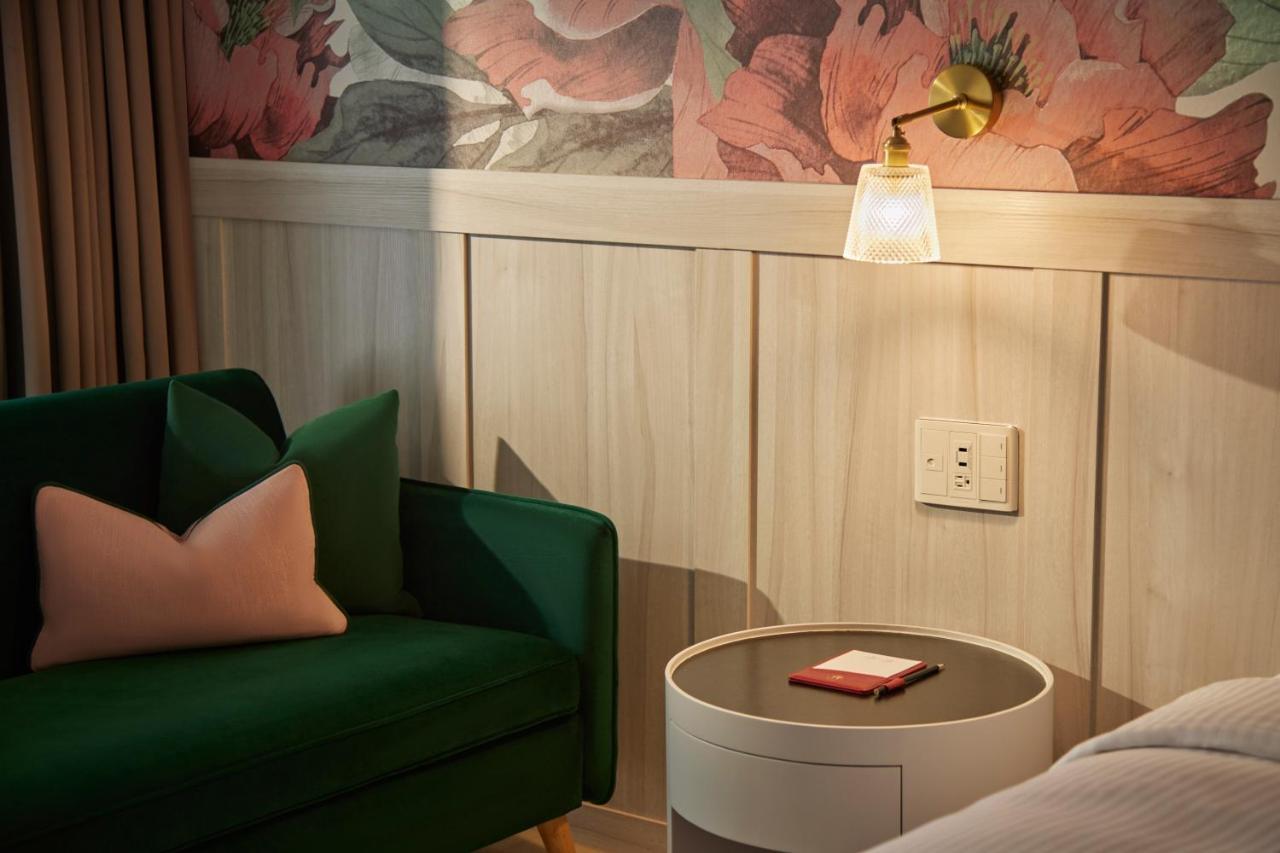 Caesar Park Hotel Kenting Exterior photo A wall socket in a hotel room