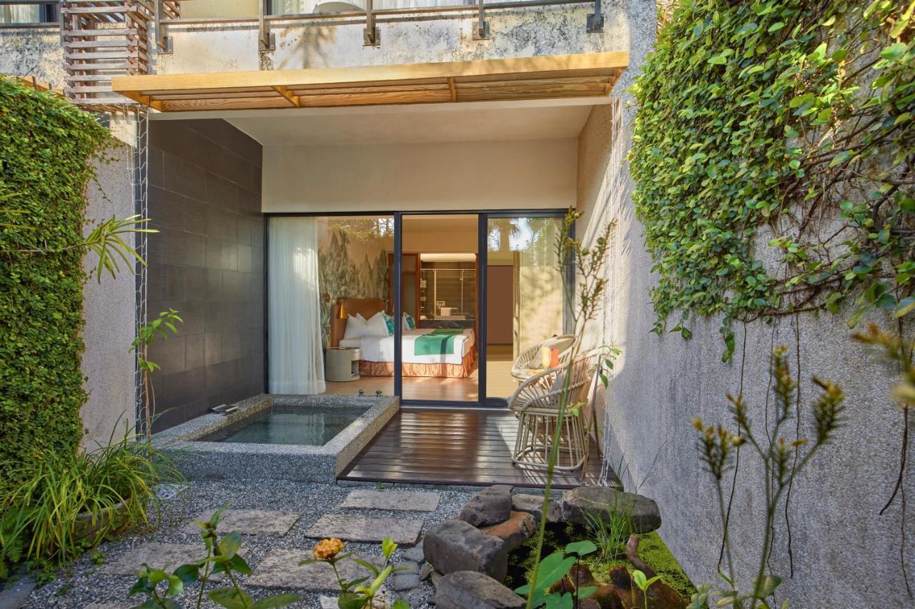 Caesar Park Hotel Kenting Exterior photo A room at the hotel