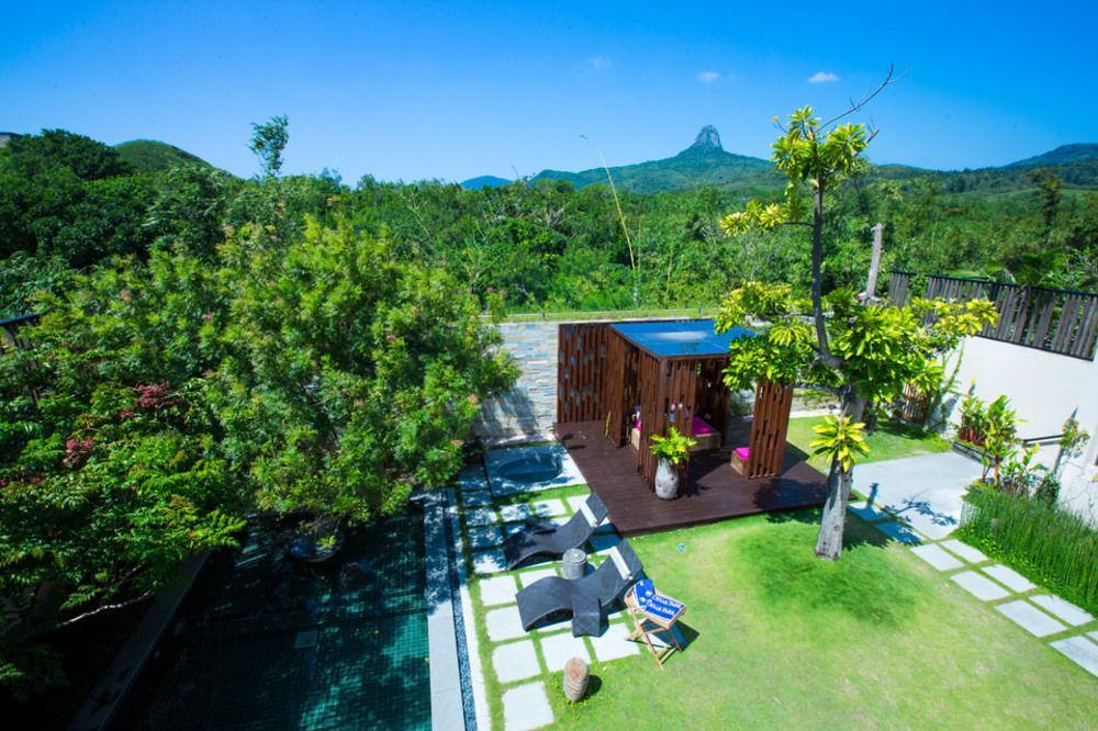 Caesar Park Hotel Kenting Exterior photo The resort's swimming pool