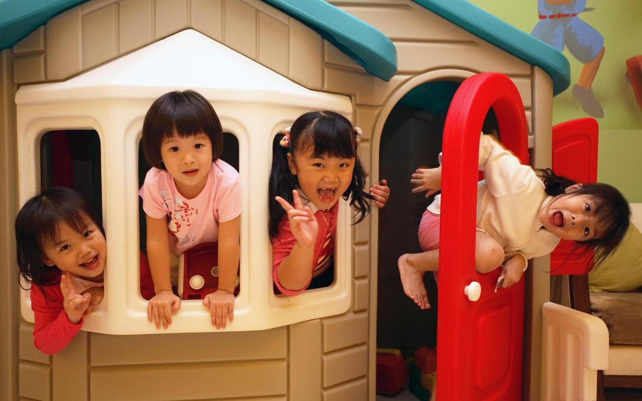 Caesar Park Hotel Kenting Exterior photo Children at a nursery school in Hong Kong