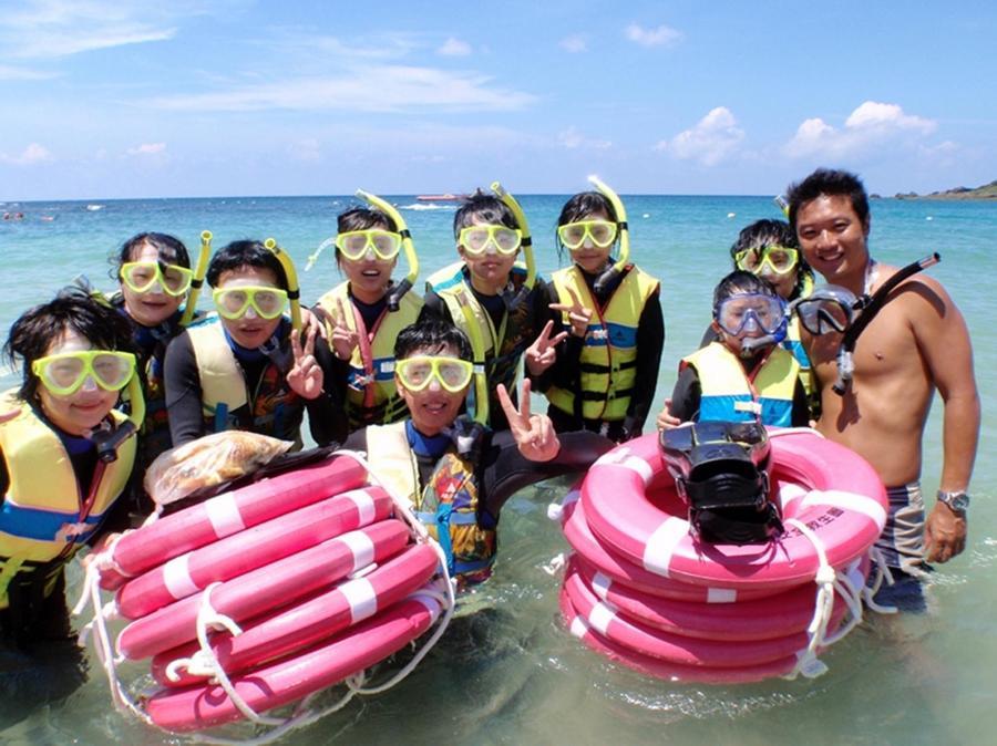 Caesar Park Hotel Kenting Exterior photo Snorkeling at the beach