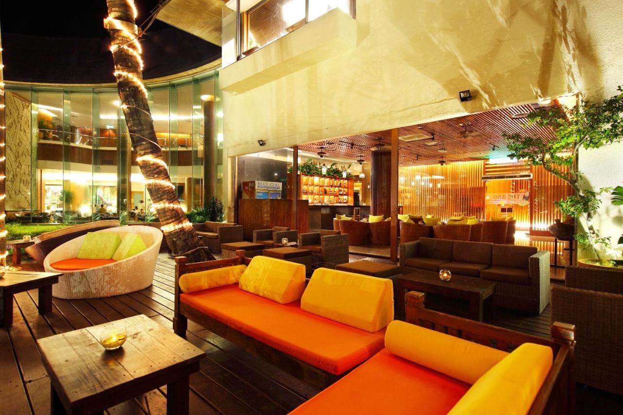 Caesar Park Hotel Kenting Exterior photo The interior of the bar