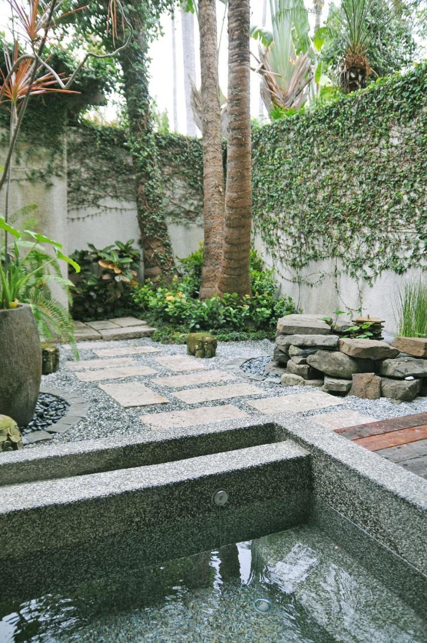 Caesar Park Hotel Kenting Exterior photo A dry rock garden in Singapore